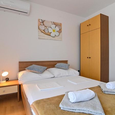 Rooms & Apartments Jadranka Baska  Exterior photo