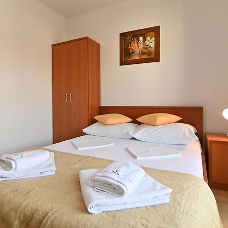 Rooms & Apartments Jadranka Baska  Exterior photo