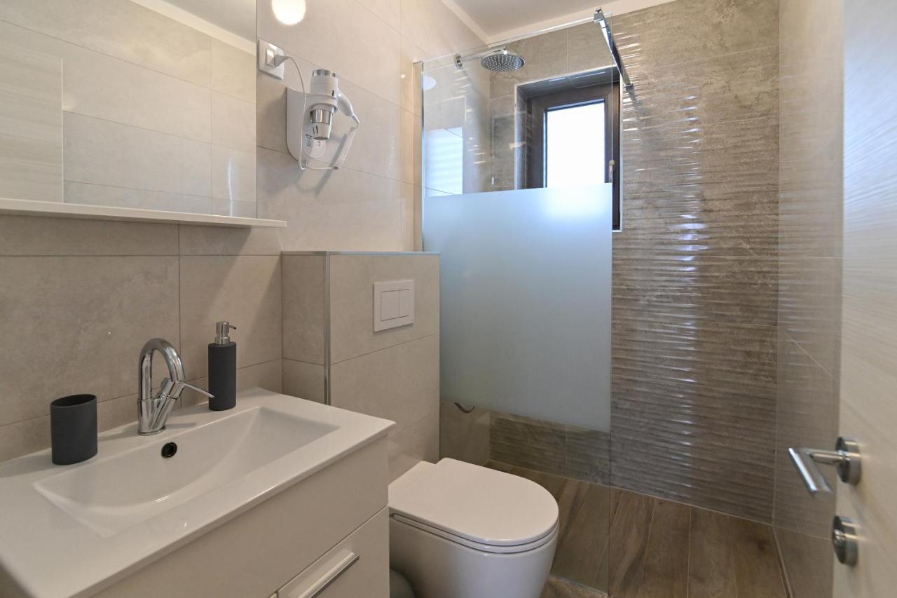 Rooms & Apartments Jadranka Baska  Exterior photo